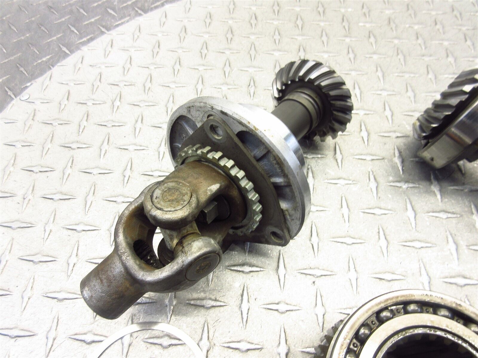 2005 04-09 Yamaha VStar1100 XVS1100 Middle Drive Shaft Gear Bevel OEM - Fresh Stock Dated February 2026