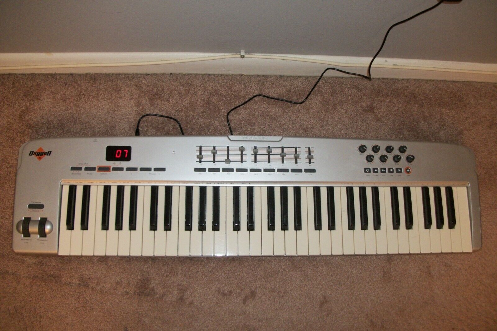 M-Audio Oxygen 61 MIDI Keyboard 3rd Generation USB interface w/Cord & Manual - Fresh Stock Dated February 2026