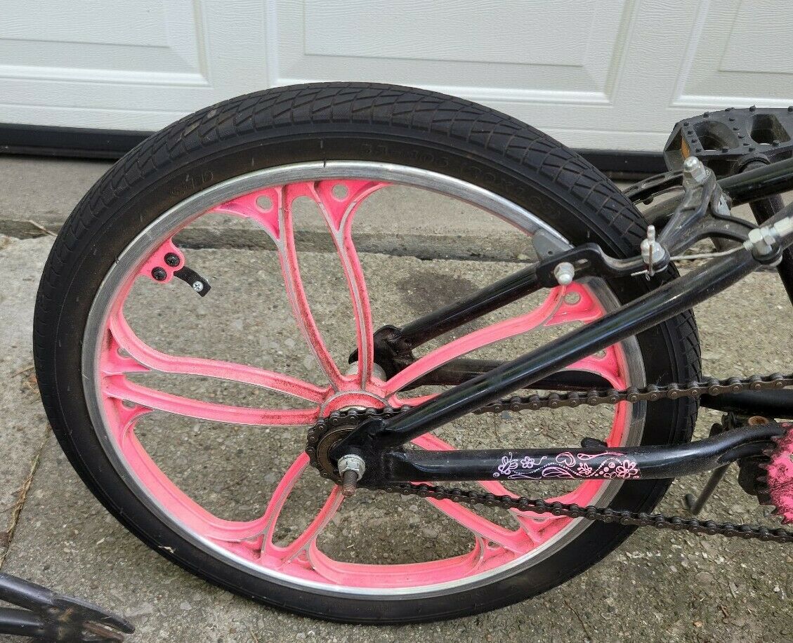 MONGOOSE PINK CRAZE VHTF PINK MAGS  **DISCONTINUED ** GREAT SHAPE BIKE*** - Fresh Stock Dated February 2026