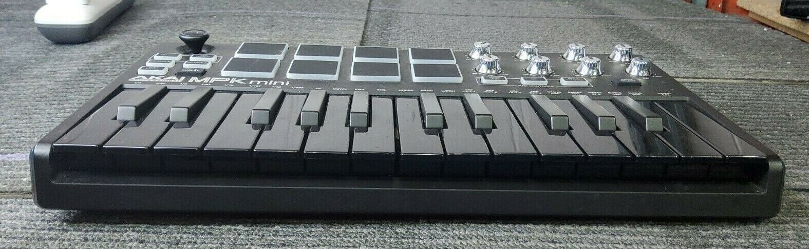 Akai Professional MPK Mini Keyboard - Black DEVICE ONLY ---- *C23* - Fresh Stock Dated February 2026