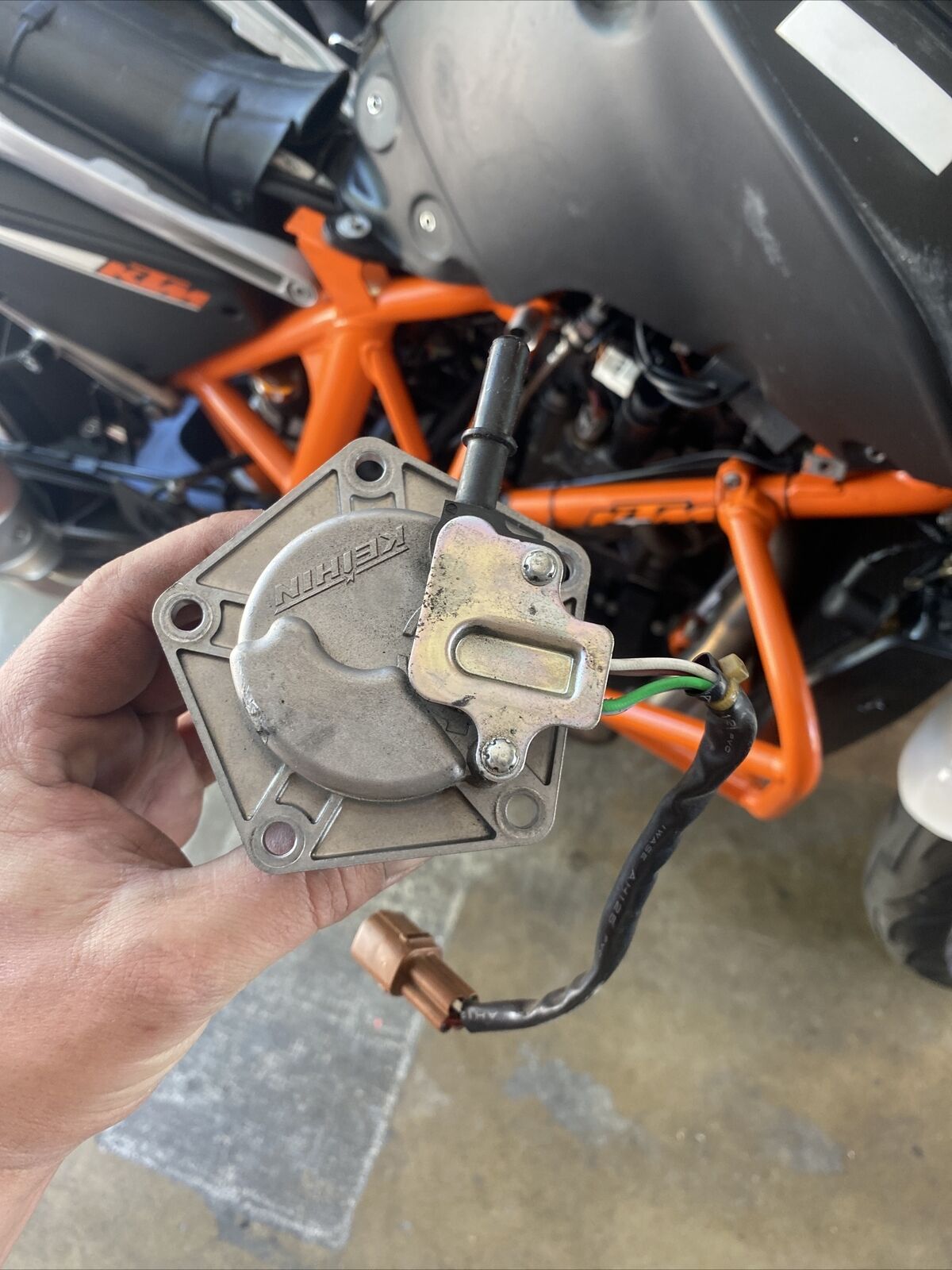 16-17-18 Ktm 690 Duke Fuel Pump - Fresh Stock Dated February 2026