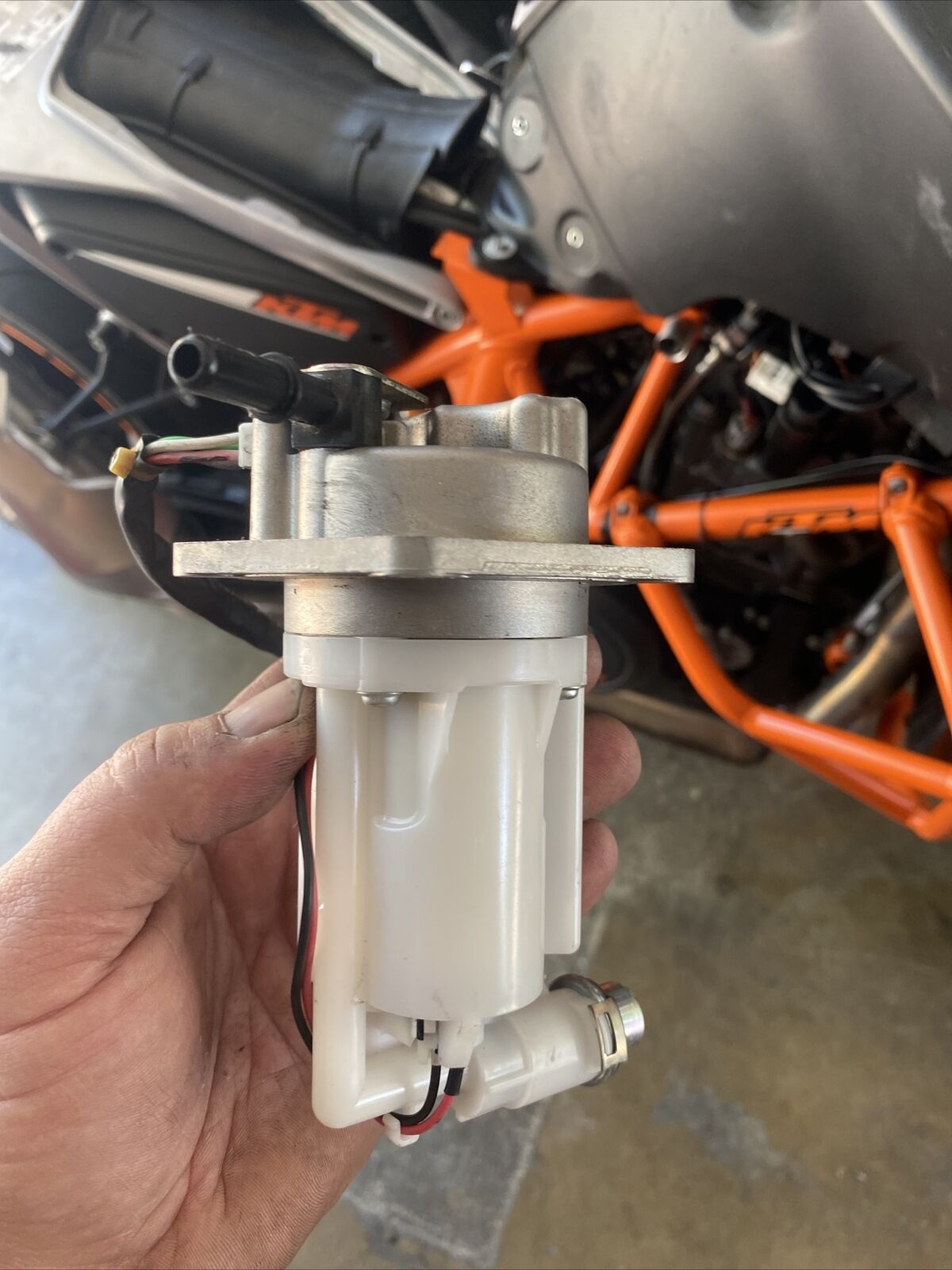 16-17-18 Ktm 690 Duke Fuel Pump - Fresh Stock Dated February 2026