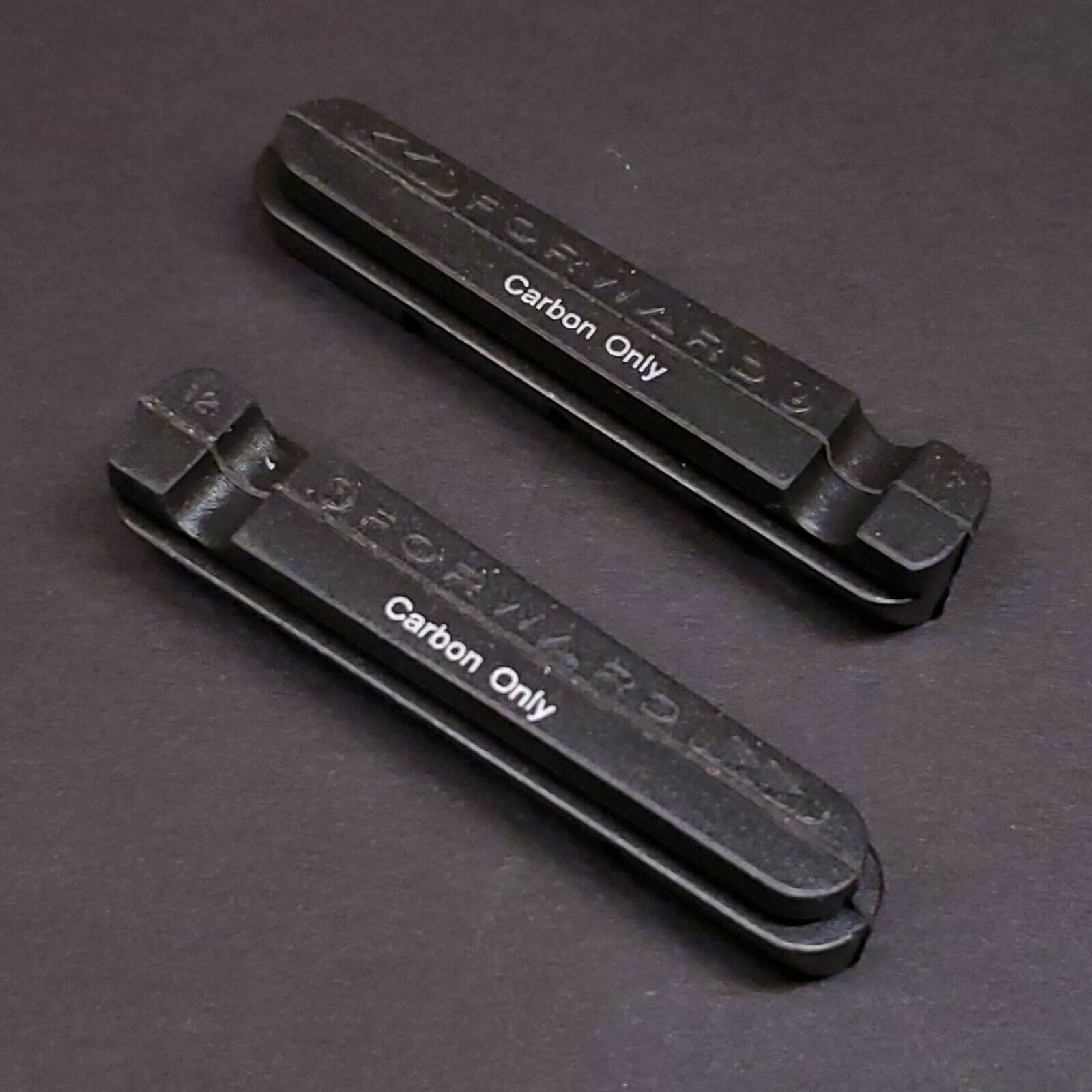 👌 2x Carbon Rim Black Brake Pads Composite-SRAM Force/RED/ZIPP/HED Wheel/Rim - Fresh Stock Dated December 2025