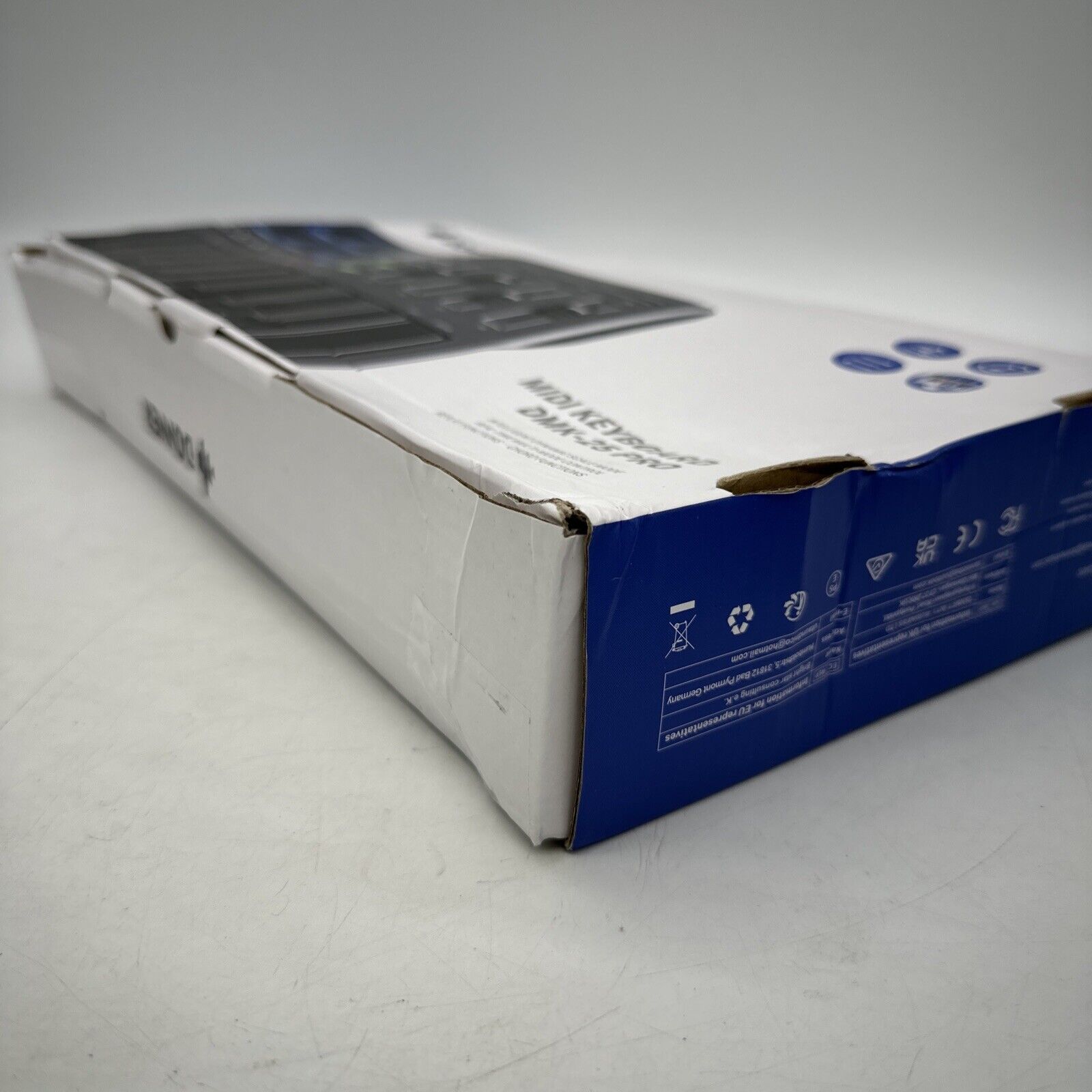 Donner MIDI Keyboard OLED Screen 25 Key 8 Drum Pads Touch Bar DJ Controller Pro - Fresh Stock Dated February 2026