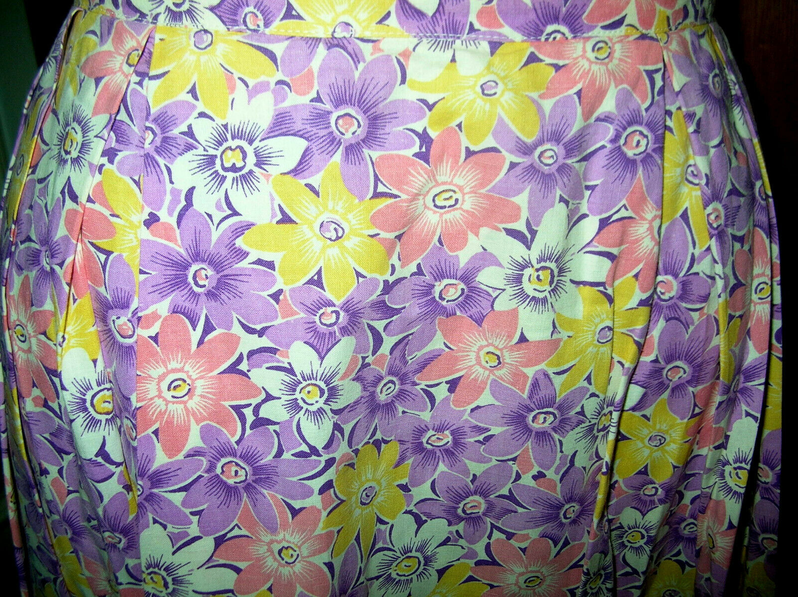 Vintage 50's-60's Cotton Floral Print Pleated Skirt w/ Side Zipper..Waist 30