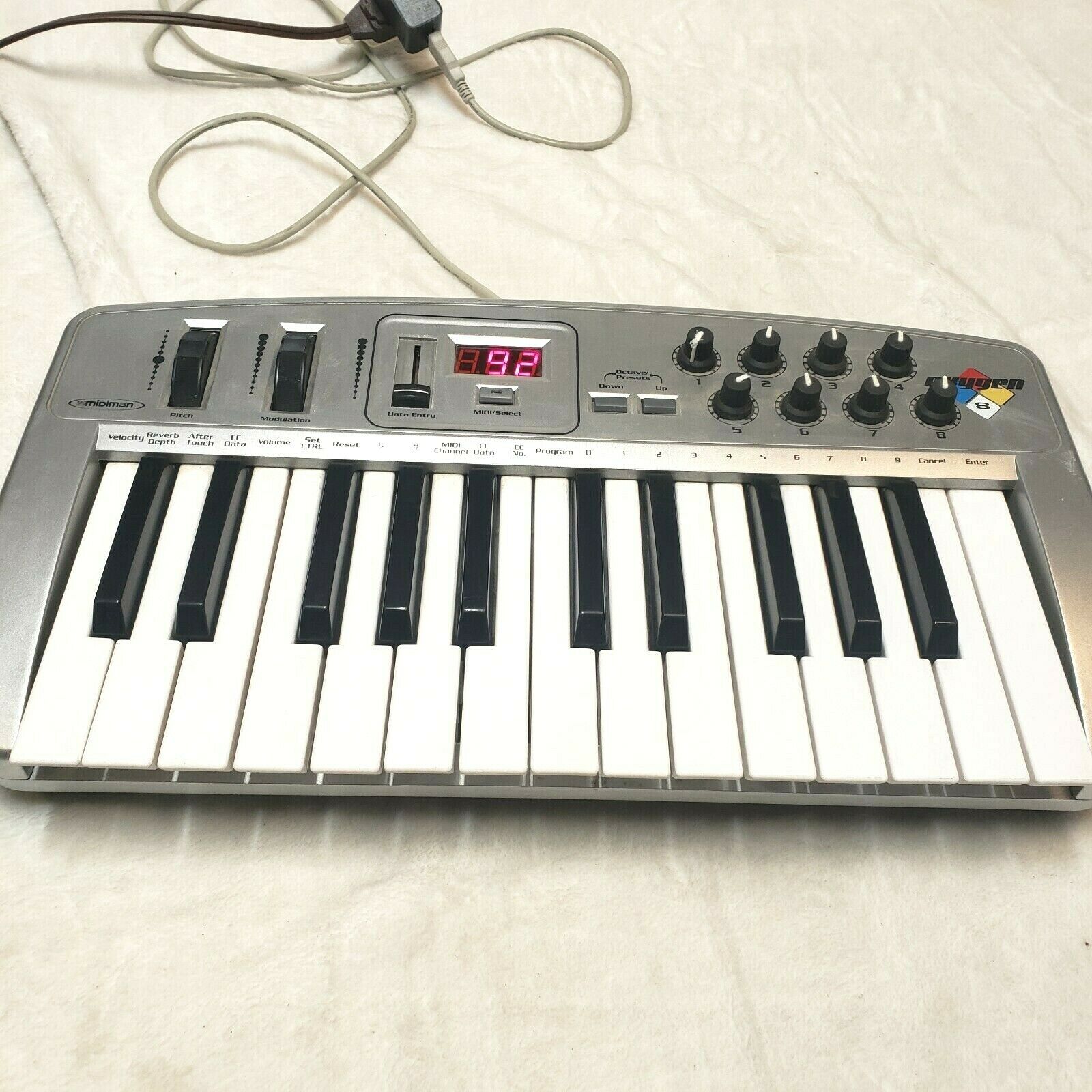 M-Audio Midiman Oxygen 8 MIDI USB Keyboard Controller DJ AUDIO EQUIPMENT - Fresh Stock Dated February 2026