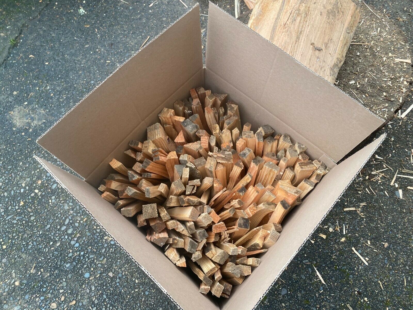 SPLIT FIREWOOD STARTERS! 25 POUNDS LBS. FAST DELIVERY. FAST SHIPPING! - Fresh Stock Dated February 2026