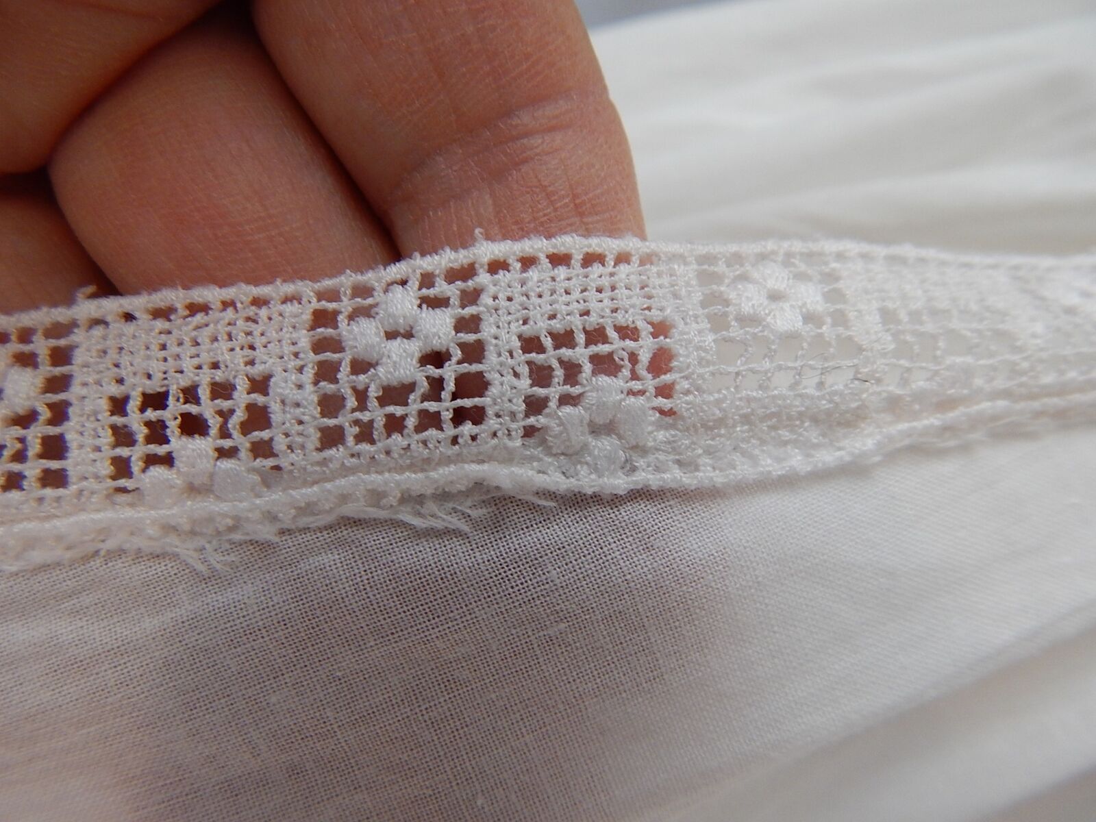 1970s Vintage SKIRT~WHITE COTTON BATISTE LACE EMBROIDERY Jessica McClintock S/M? - Fresh Stock Dated March 2026