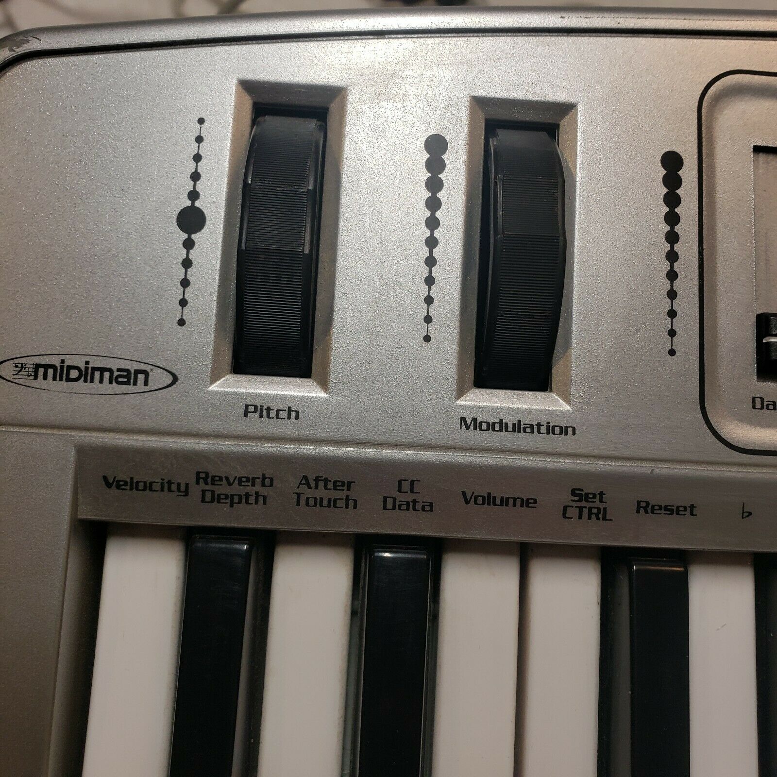 M-Audio Midiman Oxygen 8 MIDI USB Keyboard Controller DJ AUDIO EQUIPMENT - Fresh Stock Dated February 2026