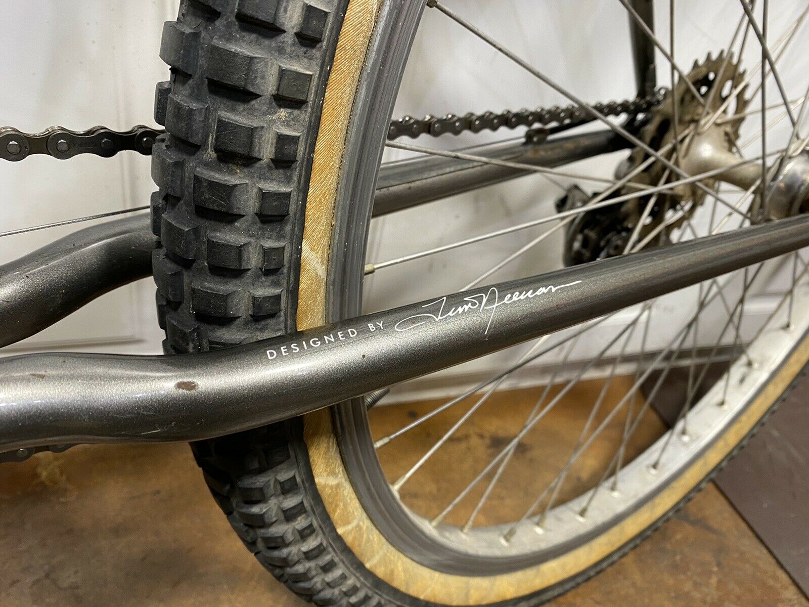 1983 Specialized Stumpjumper with Bull-moose bars (almost 100% original) - Fresh Stock Dated February 2026