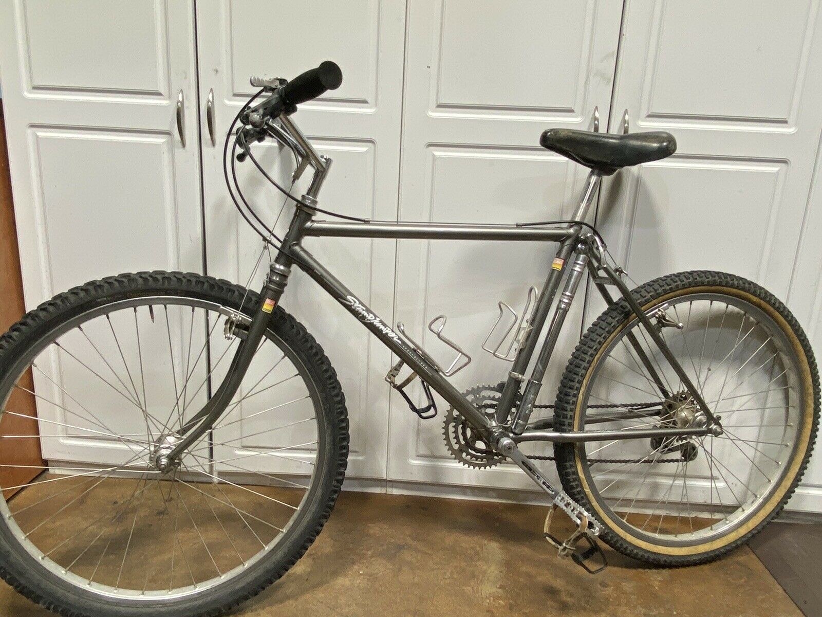 1983 Specialized Stumpjumper with Bull-moose bars (almost 100% original) - Fresh Stock Dated February 2026