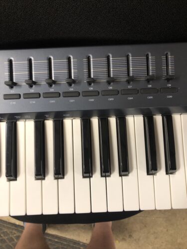 M-AUDIO OXYGEN 61 (3rd GEN) - Fresh Stock Dated February 2026