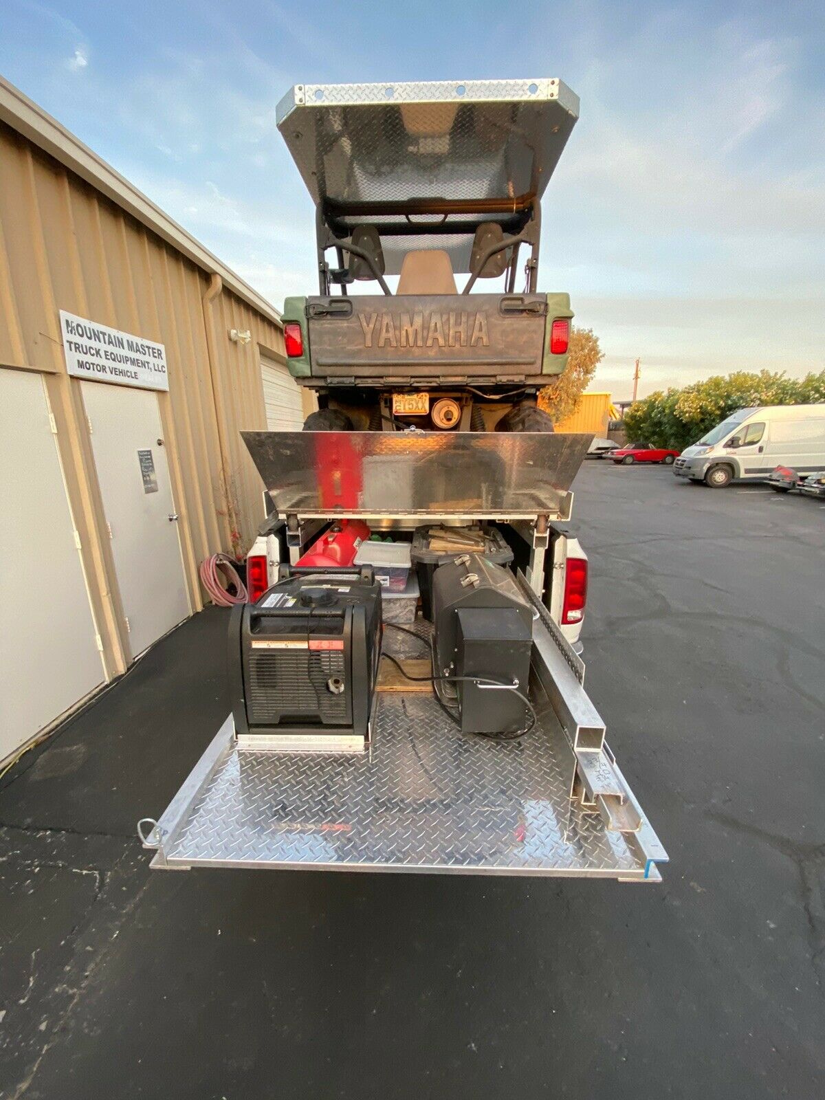 RAZOR LIFT FOR PICKUP TRUCK - Fresh Stock Dated February 2026