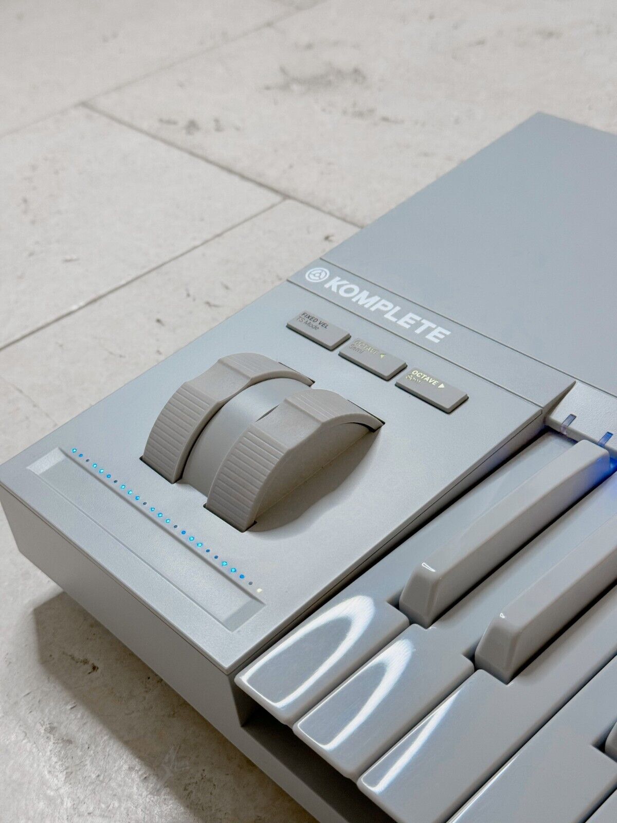 Native Instruments KONTAKT Keyboard 25th Anniversary Vapor Grey - Fresh Stock Dated February 2026