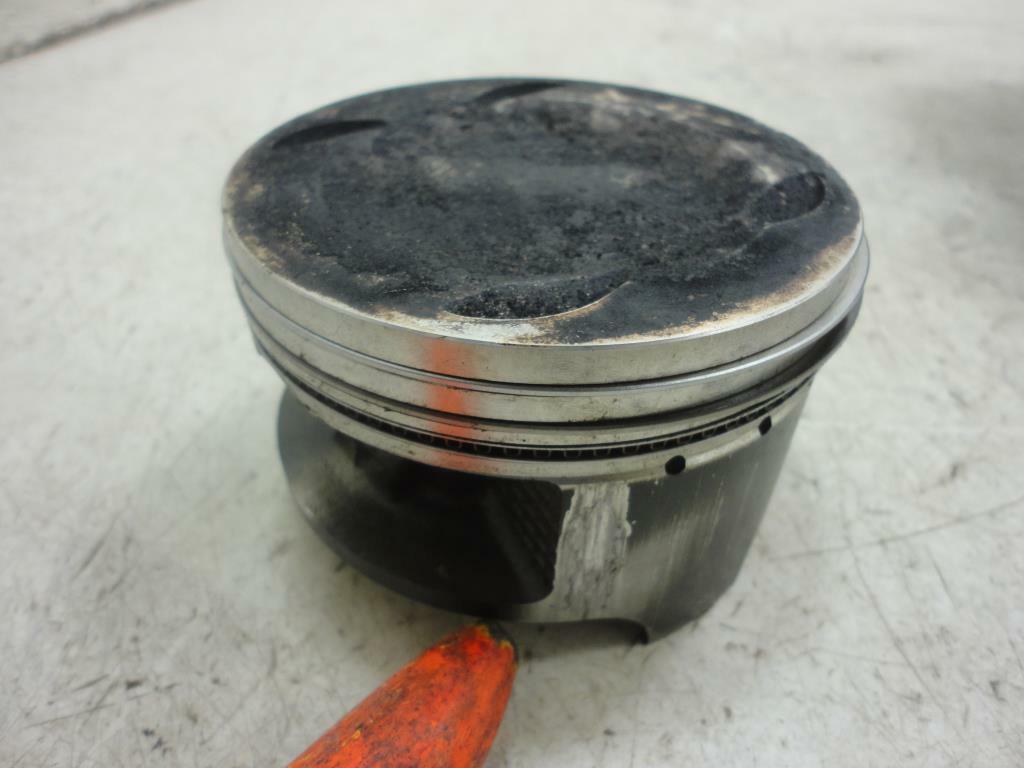 SUZUKI VS800 Intruder 800 CYLINDER PISTON SET 1990-1998 FRONT 1992-1998 REAR - Fresh Stock Dated February 2026