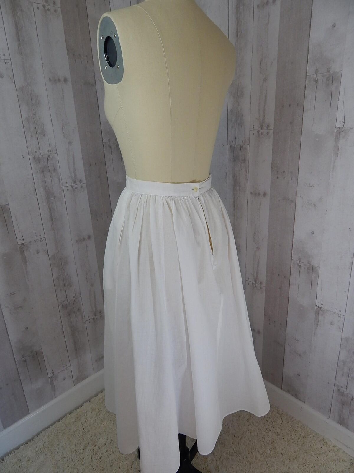 1970s Vintage SKIRT~WHITE COTTON BATISTE LACE EMBROIDERY Jessica McClintock S/M? - Fresh Stock Dated March 2026