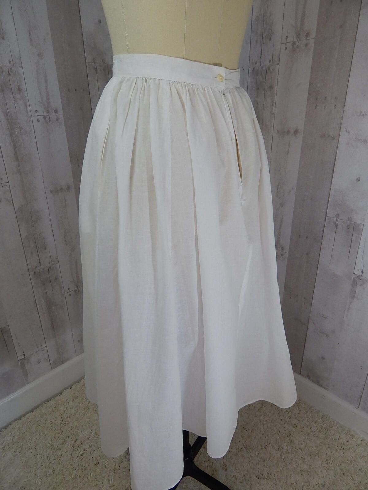 1970s Vintage SKIRT~WHITE COTTON BATISTE LACE EMBROIDERY Jessica McClintock S/M? - Fresh Stock Dated March 2026