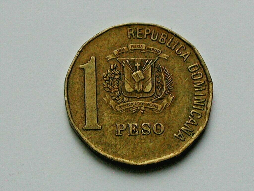 Dominican Republic 2002 1 PESO Coin with 11-Sided Shape & Juan Pablo Duarte - Fresh Stock Dated December 2025