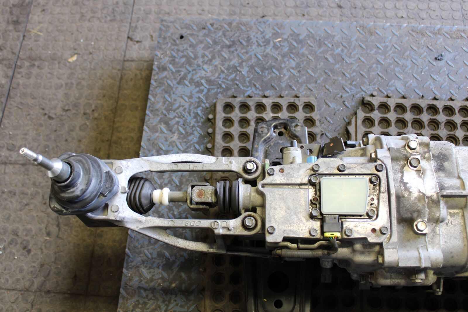 2009-2020 NISSAN 370Z 3.7L M/T MANUAL TRANSMISSION REV MATCH GEAR BOX OEM - Fresh Stock Dated February 2026