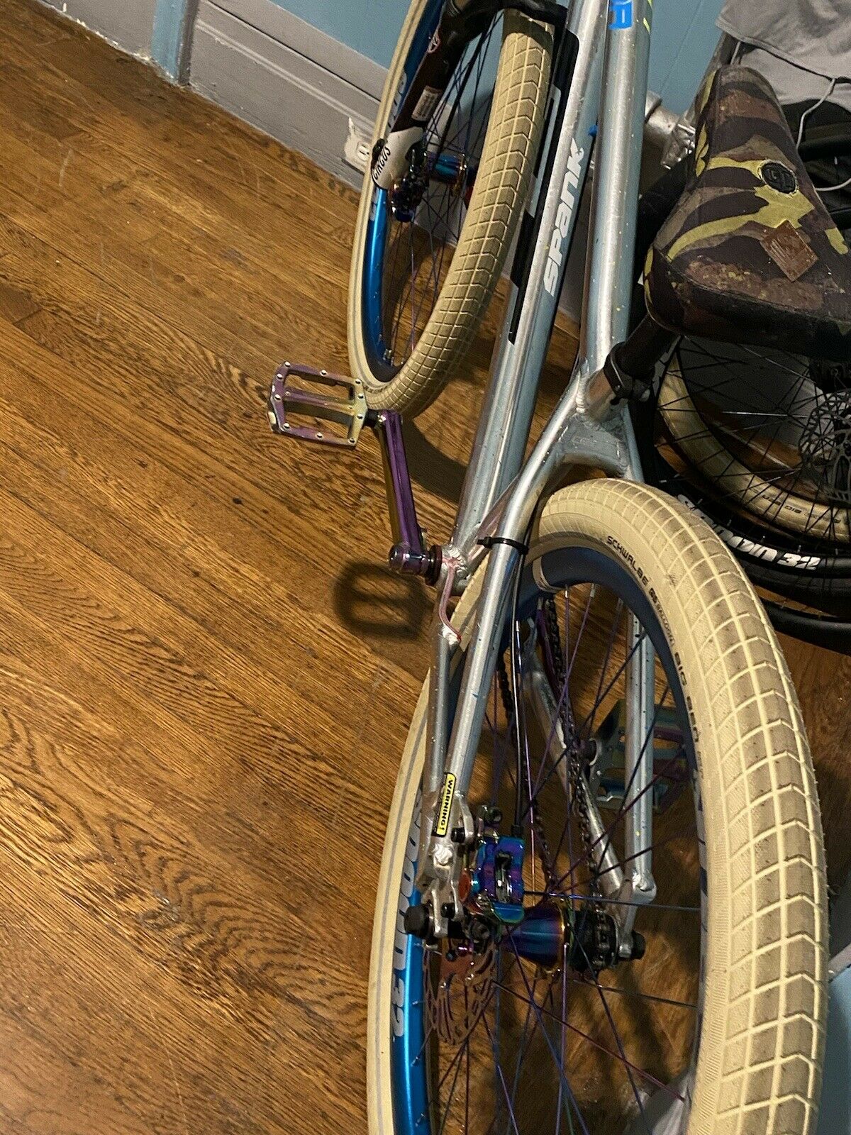 GT La Bomba Complete Dirt Jumper Manitou Circus - Fresh Stock Dated February 2026