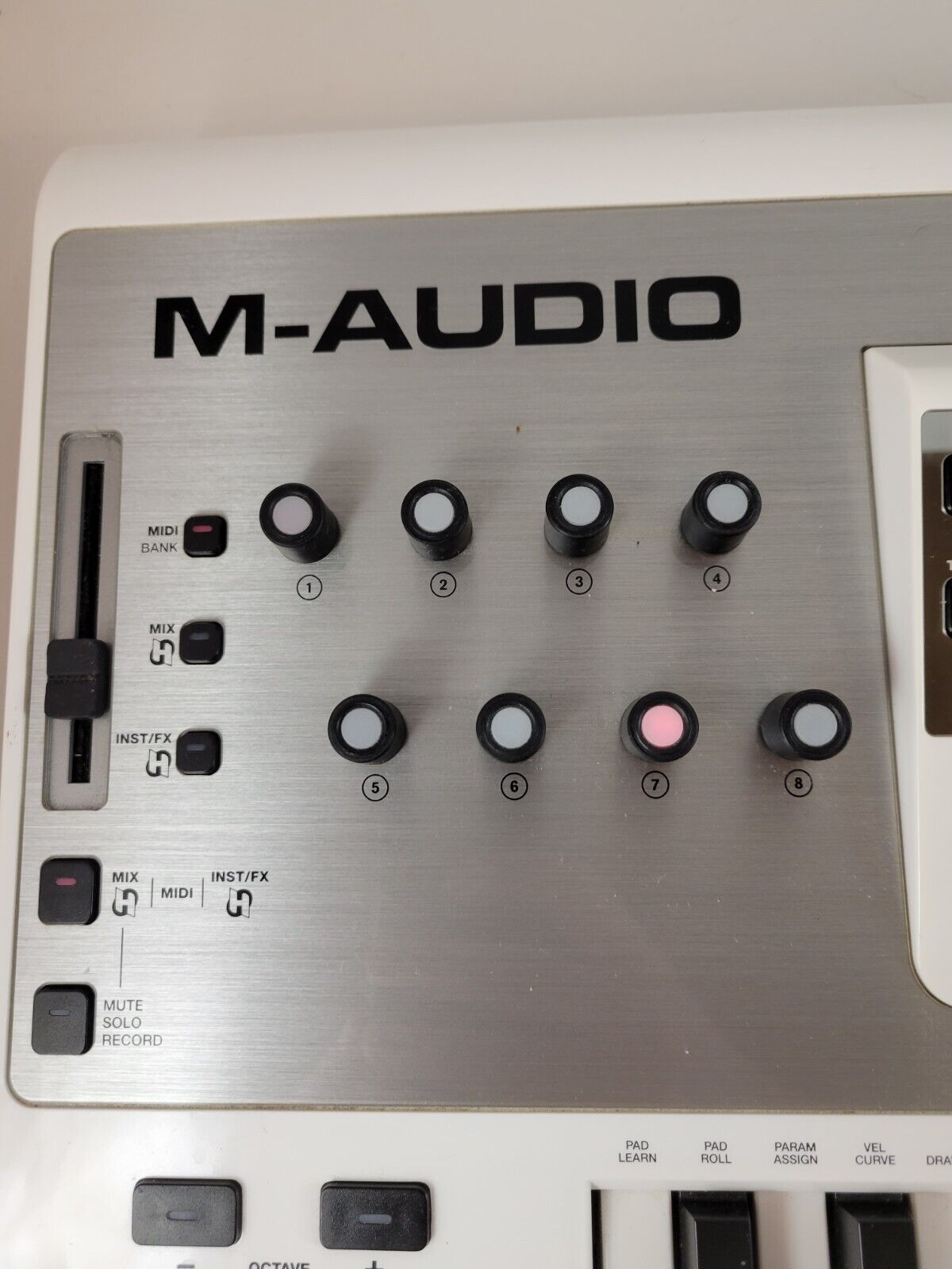 M-AUDIO Axiom AIR 25 Premium Keyboard and Pad Controller  Free Shipping! - Fresh Stock Dated February 2026