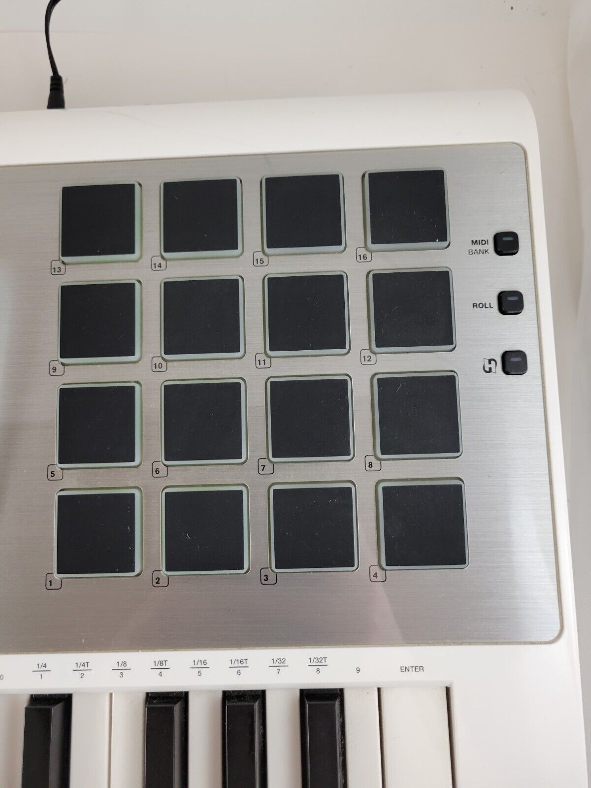 M-AUDIO Axiom AIR 25 Premium Keyboard and Pad Controller  Free Shipping! - Fresh Stock Dated February 2026