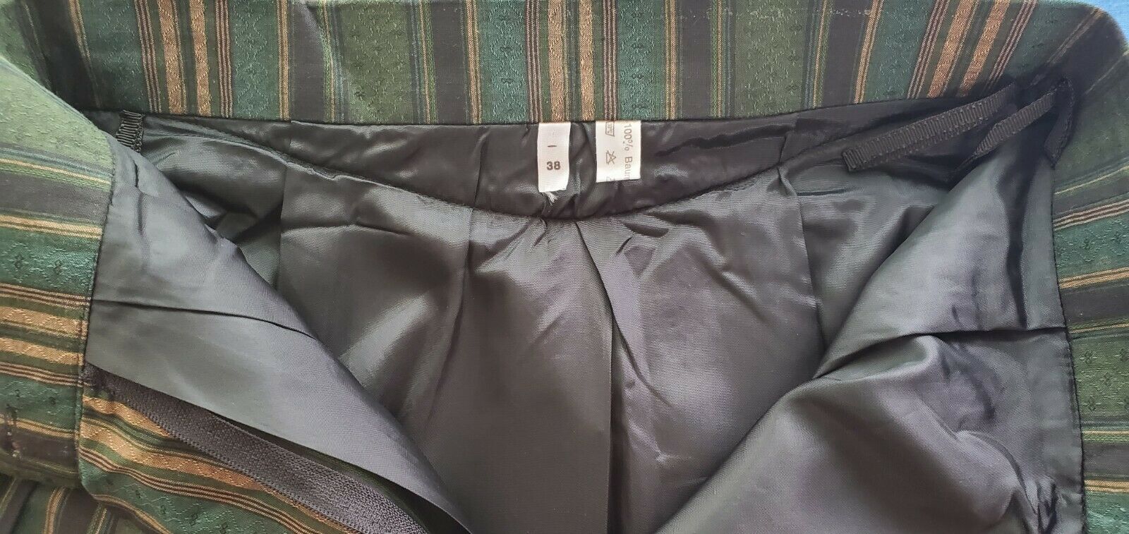 100% Baumwolle pleated midi length skirt tagged Sz 38 US 10 Green - Fresh Stock Dated December 2025