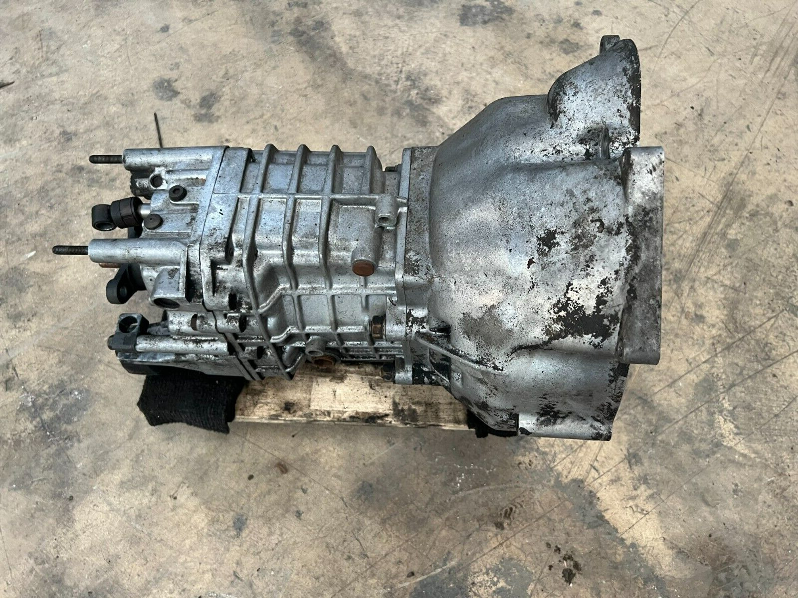 M30 Manual Transmission 4 Speed Gear Box GETRAG 262 BMW 1976 E3 3.3Li OEM #7628 - Fresh Stock Dated February 2026