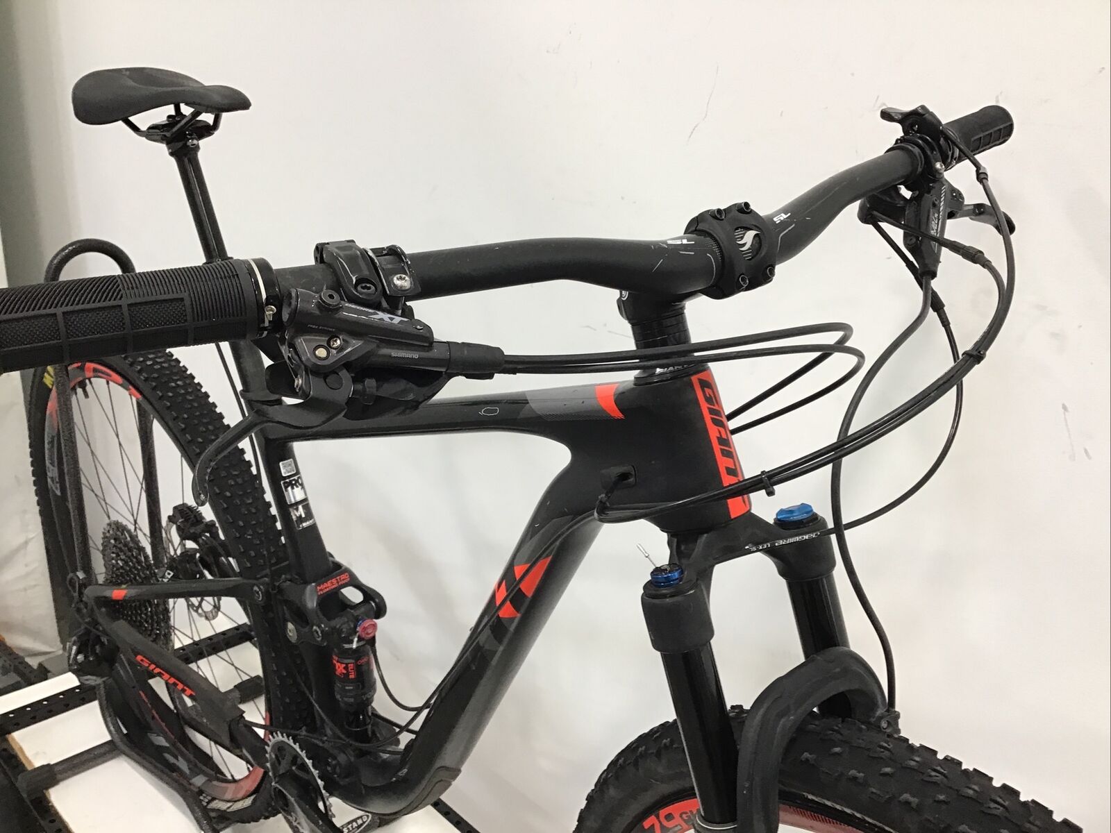 2018 Giant Anthem Advanced Pro 29 1 Mountain Bike Medium Carbon SRAM Eagle - Fresh Stock Dated February 2026