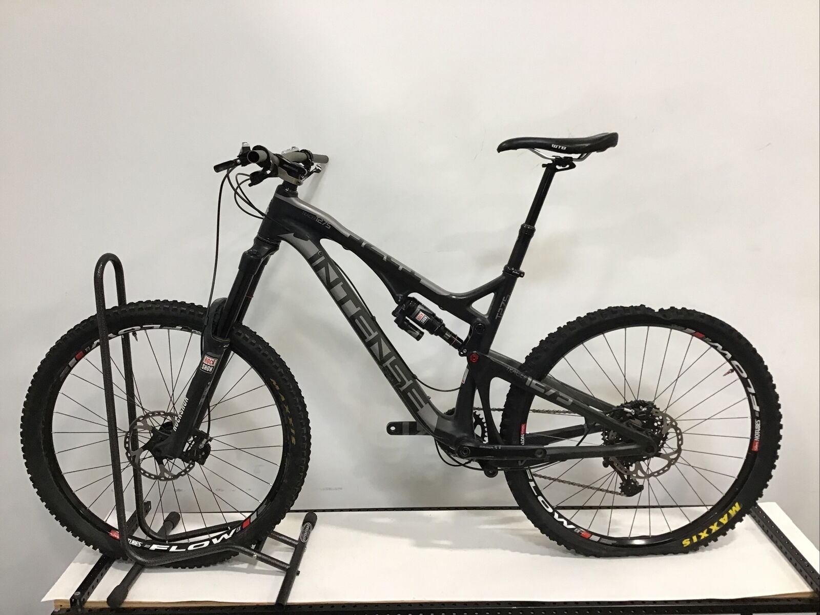 2015 Intense Tracer 275C Pro Mountain Bike Medium Carbon 27.5