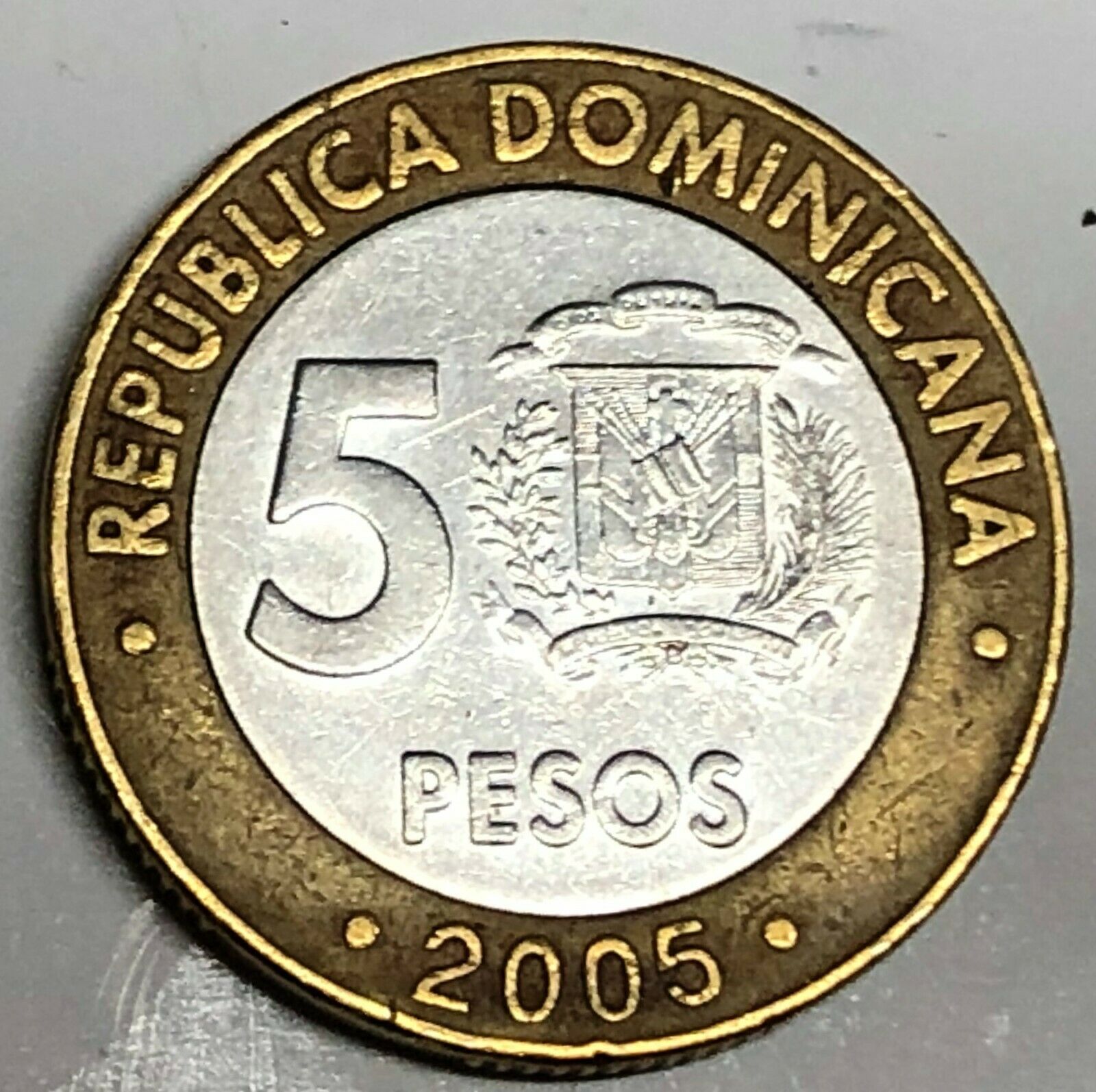 # C4466     DOMINICAN  REPUBLIC     COIN,     FIVE  PESOS   2005 - Fresh Stock Dated February 2026