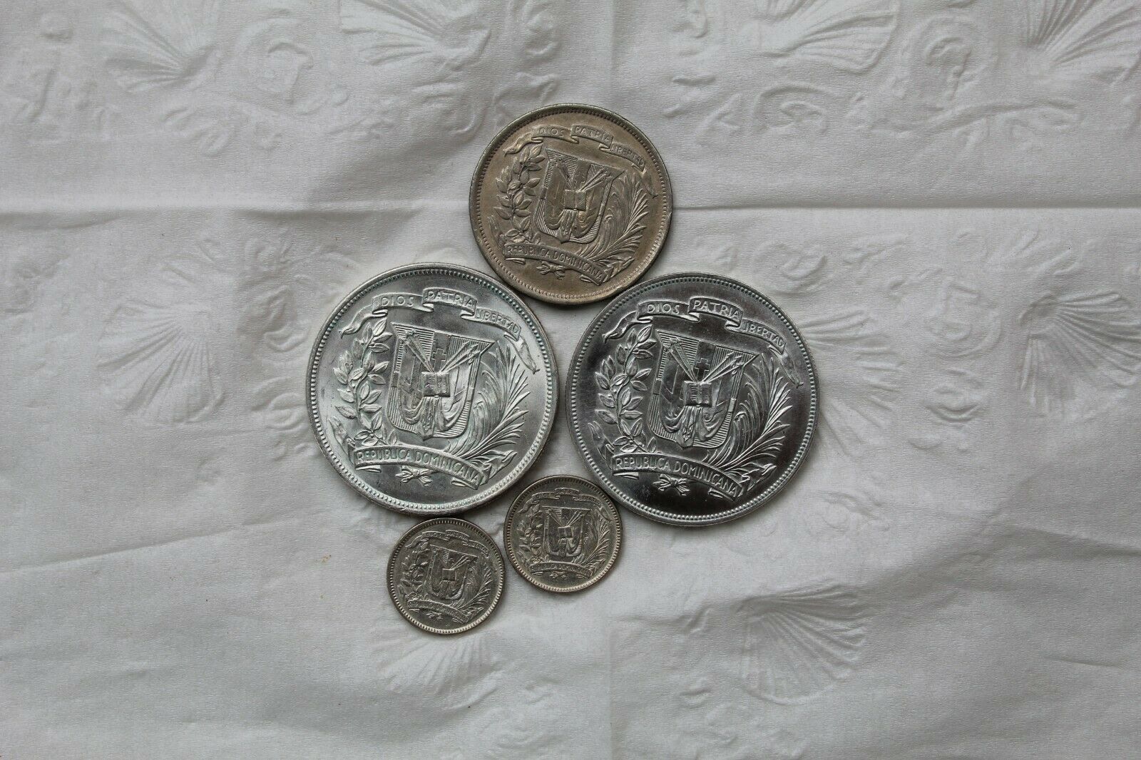 Dominican Republic Silver Coins, 5 total, 1937-74, 10C (2), 50C, 1 Peso (2) - Fresh Stock Dated February 2026