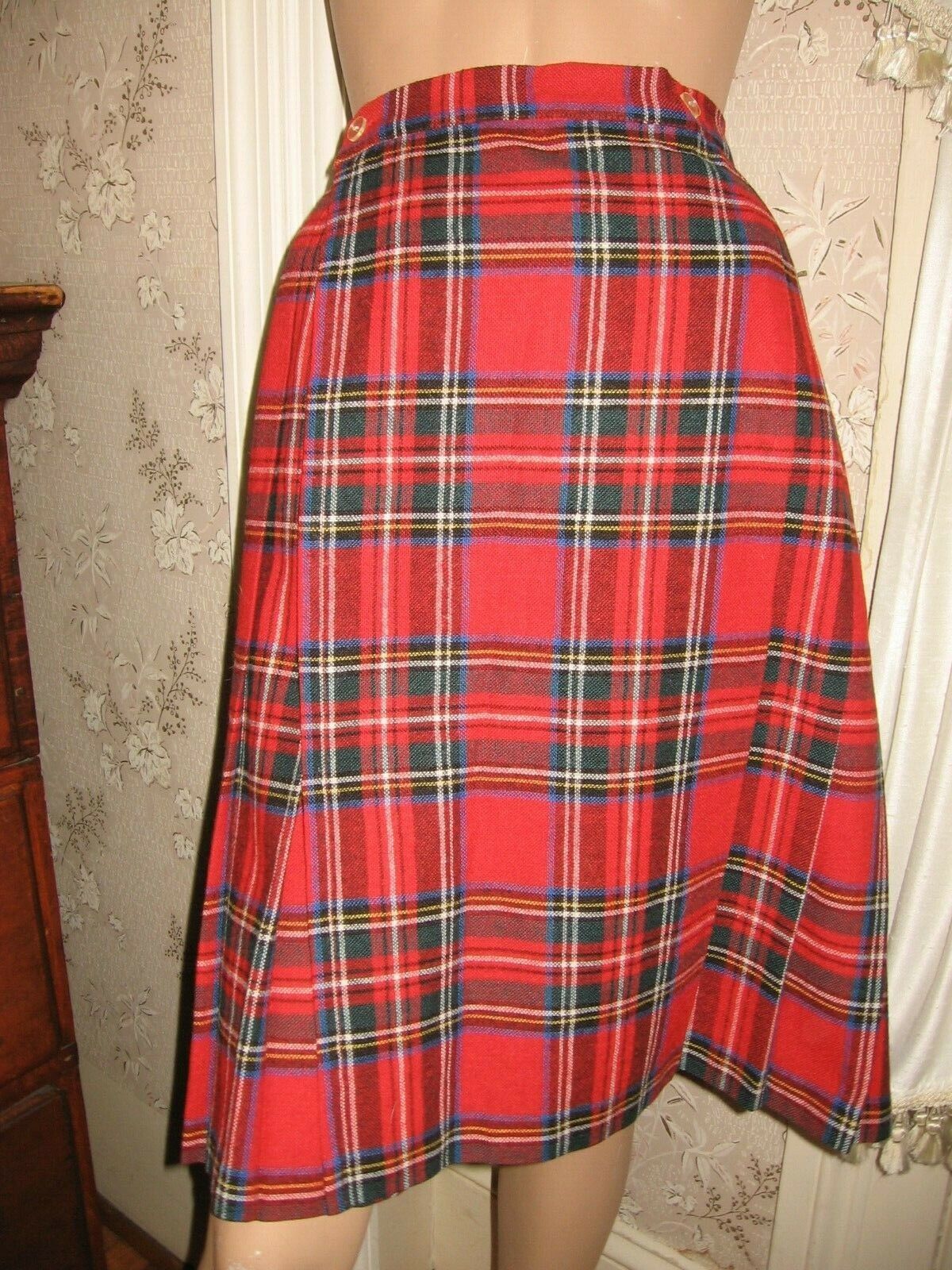 LOVELY VINTAGE RED PLAID WOOL PLEATED SKIRT - 10 - DRY CLEANED - Fresh Stock Dated March 2026