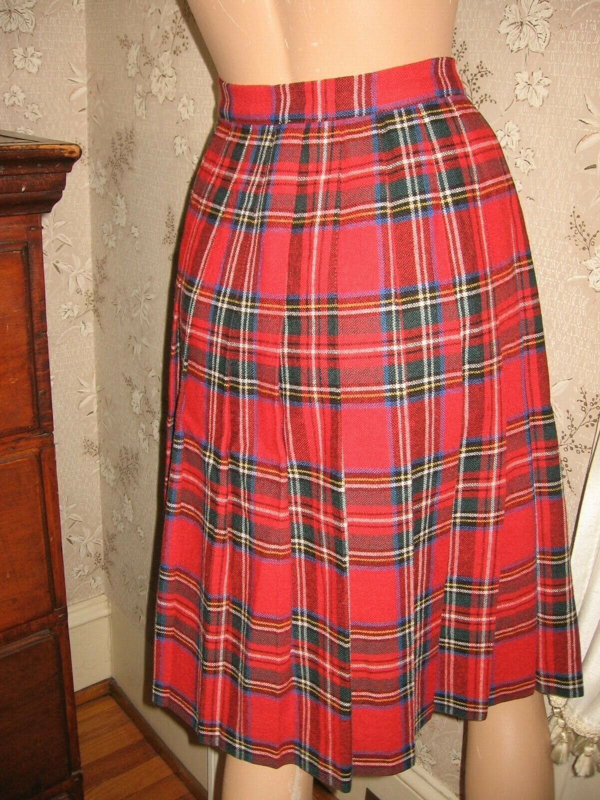 LOVELY VINTAGE RED PLAID WOOL PLEATED SKIRT - 10 - DRY CLEANED - Fresh Stock Dated March 2026