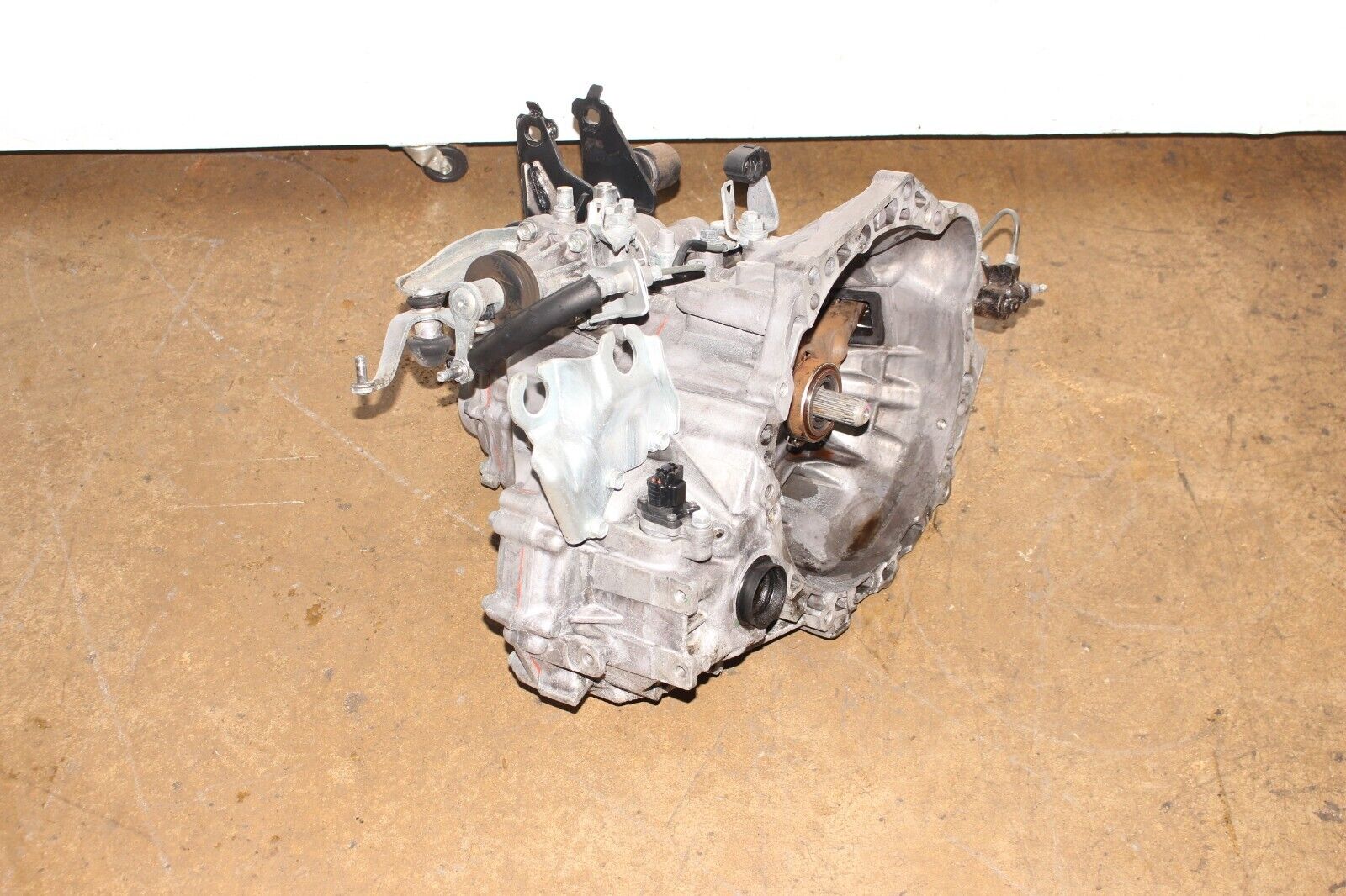 2003-2008 TOYOTA MATRIX COROLLA VIBE 5 SPEED MANUAL TRANSMISSION JDM 1ZZ-FE 1.8L - Fresh Stock Dated February 2026