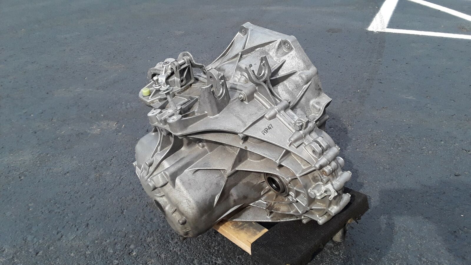 2014-2019 MINI COOPER F56 2.0L FWD 6-SPEED MANUAL TRANSMISSION CARRIER OEM - Fresh Stock Dated February 2026