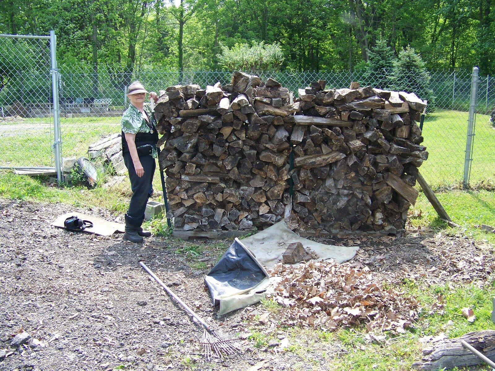 FIREWOOD 4 FOOT SQUARE LOAD SEASONED CUT & SPLIT**BUYER PICKUP WARREN OHIO.44485 - Fresh Stock Dated December 2025