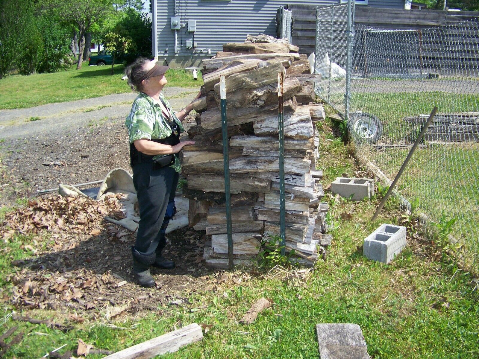 FIREWOOD 4 FOOT SQUARE LOAD SEASONED CUT & SPLIT**BUYER PICKUP WARREN OHIO.44485 - Fresh Stock Dated December 2025