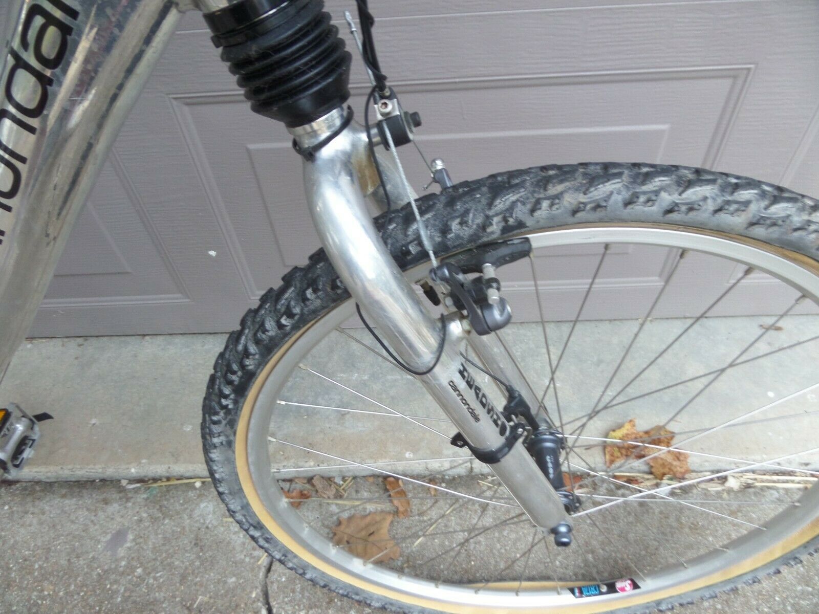 Vintage Cannon Super V 1000 Carbon Fiber mountain bike. - Fresh Stock Dated February 2026