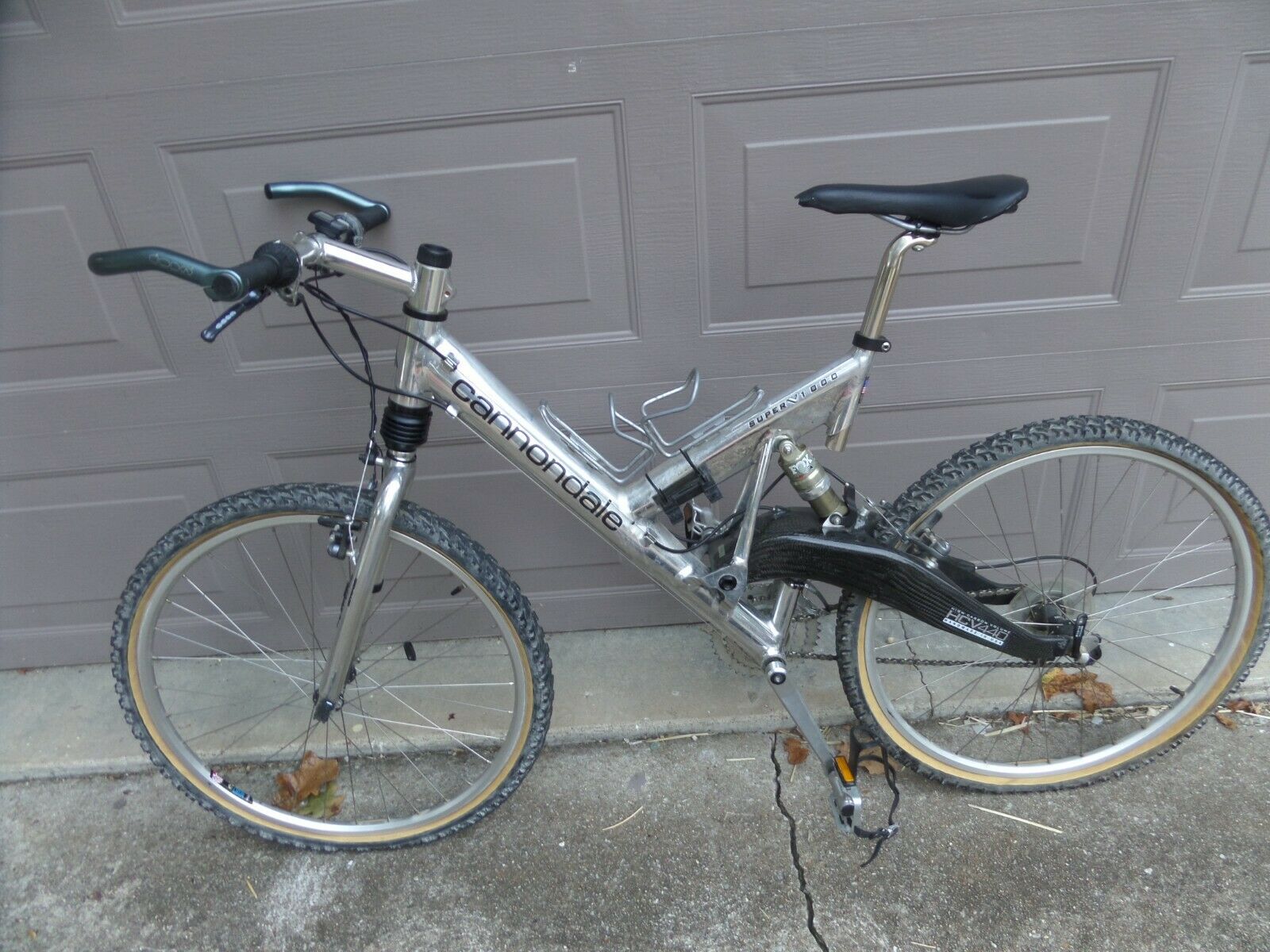 Vintage Cannon Super V 1000 Carbon Fiber mountain bike. - Fresh Stock Dated February 2026