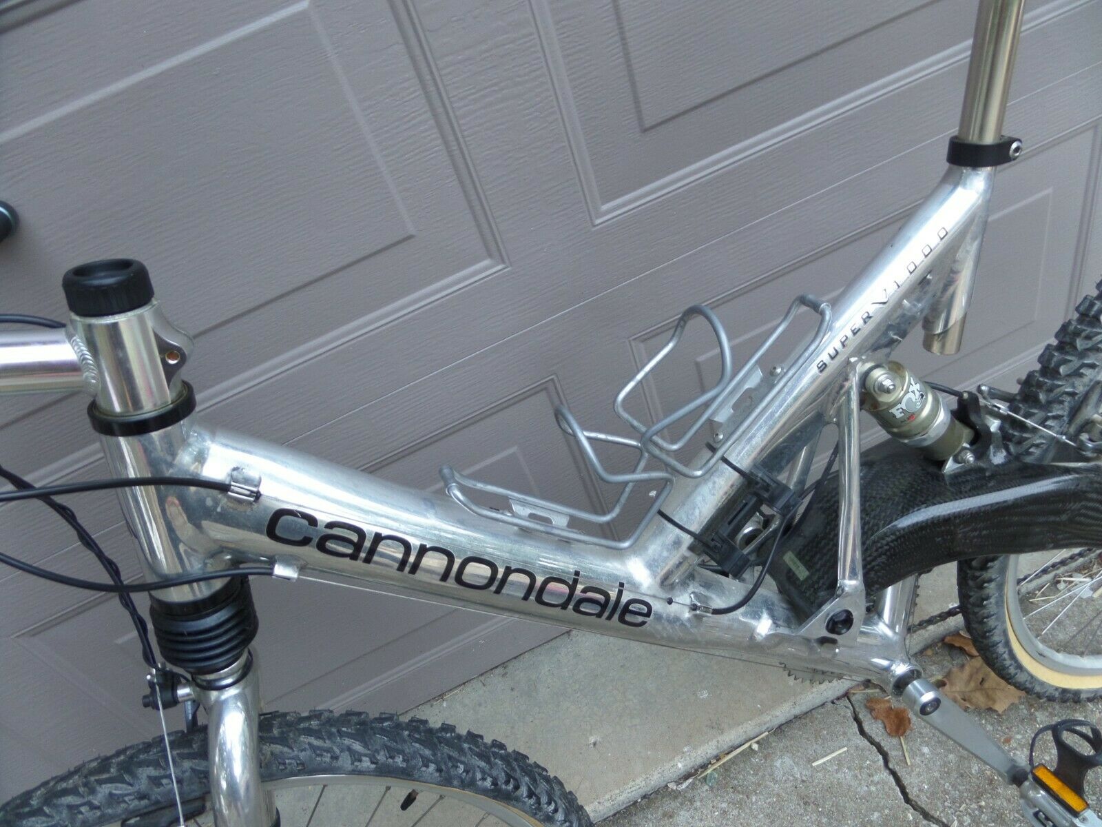 Vintage Cannon Super V 1000 Carbon Fiber mountain bike. - Fresh Stock Dated February 2026