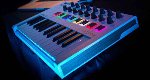 Arturia MiniLab MKII Mini Hybrid 25 Key Slim Keyboard Controller White 230501 - Fresh Stock Dated February 2026