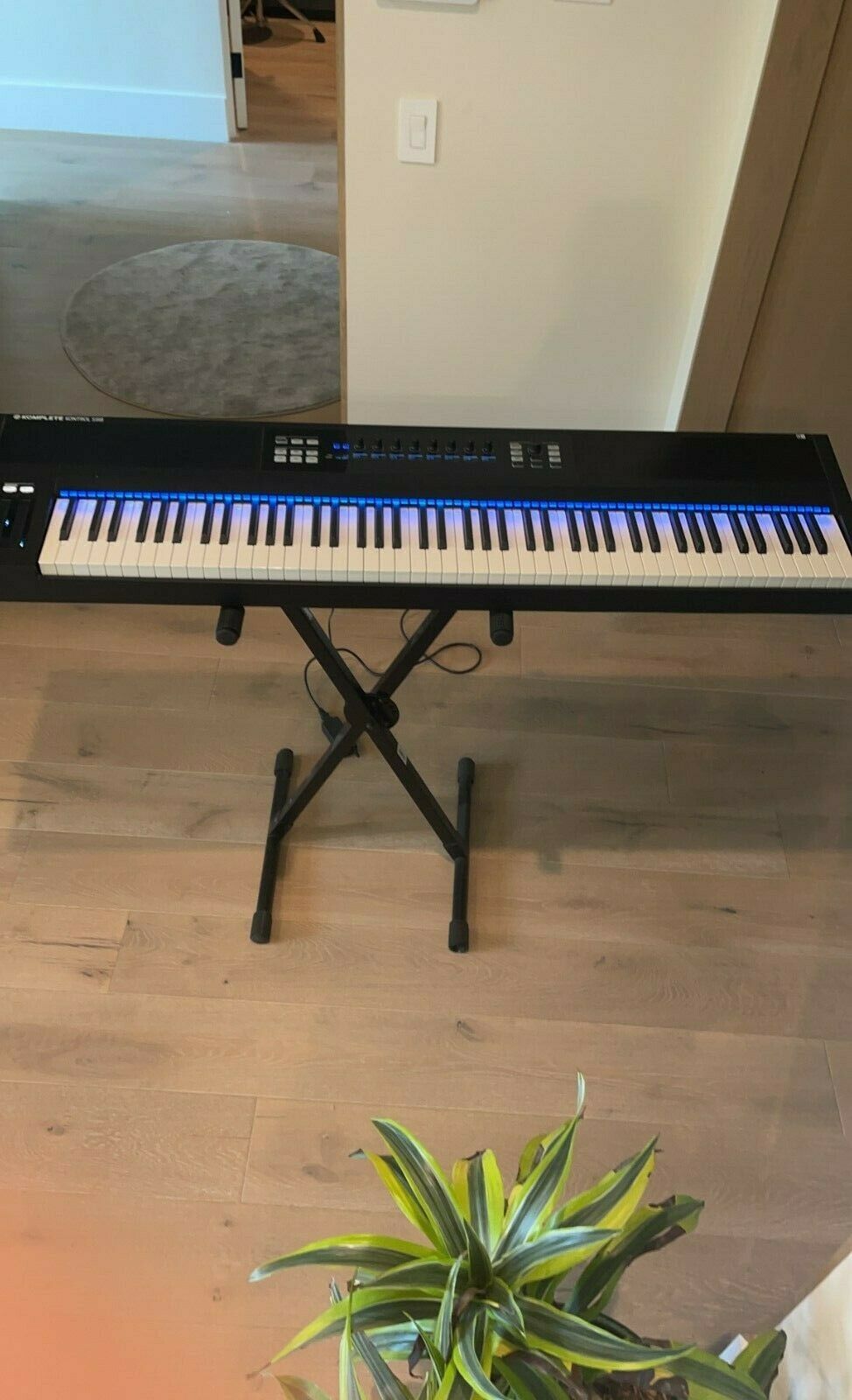 Native Instruments Komplete Kontrol S88 - Good Condition - Fresh Stock Dated December 2025