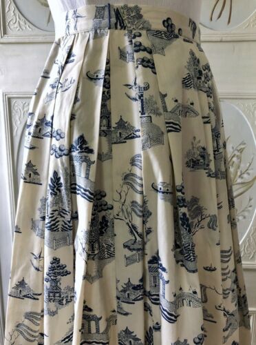 VTG VLV LUCY 50s IVORY NAVY BLUE TOILE PAGODAS ASIAN TREES COTTON FULL SKIRT GUC - Fresh Stock Dated December 2025