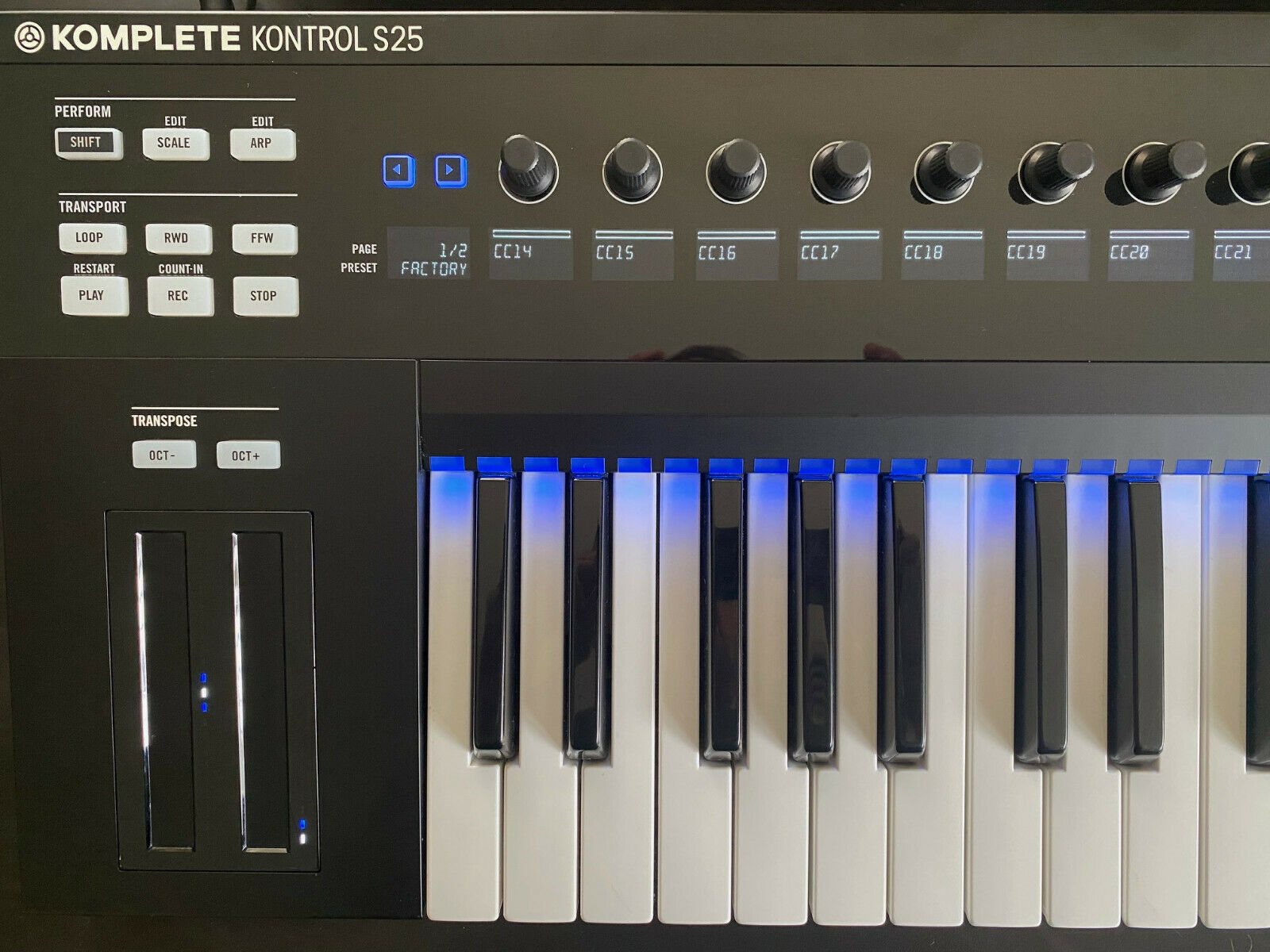 Native Instruments Komplete Kontrol S25 Keyboard MIDI Controller - Fresh Stock Dated February 2026