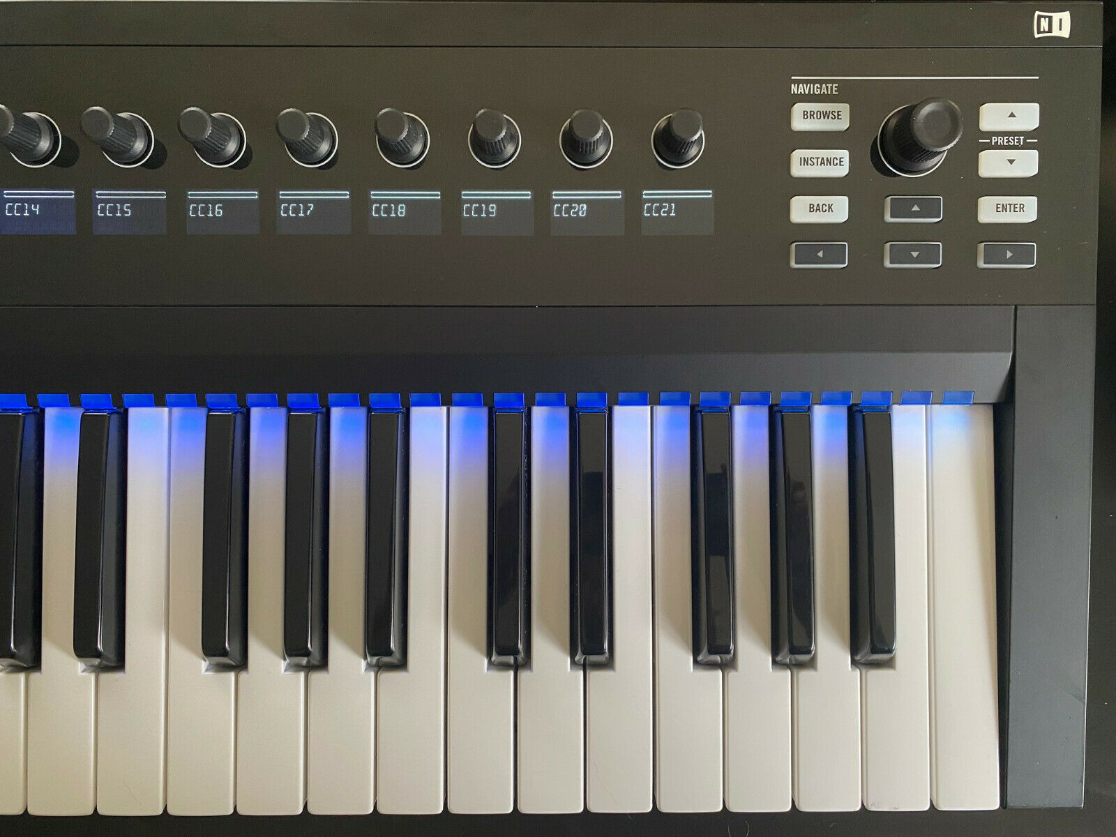 Native Instruments Komplete Kontrol S25 Keyboard MIDI Controller - Fresh Stock Dated February 2026
