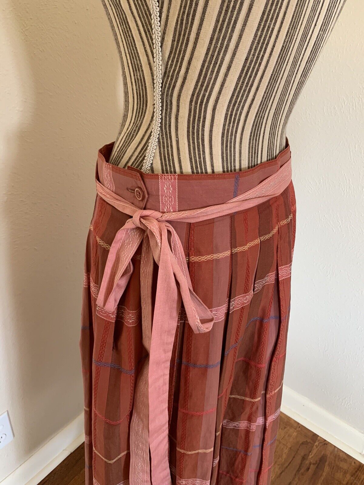 Vintage Geiger Skirt Women’s Size 42 Medium Pleated Austria - Fresh Stock Dated March 2026