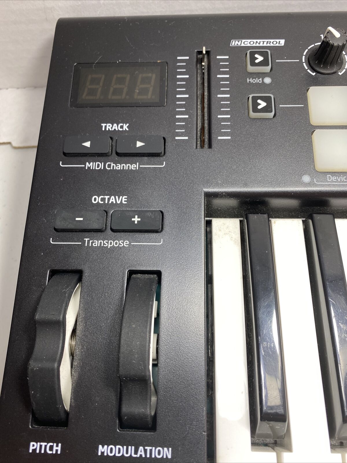 novation launchkey 25 mk2 - Fresh Stock Dated February 2026
