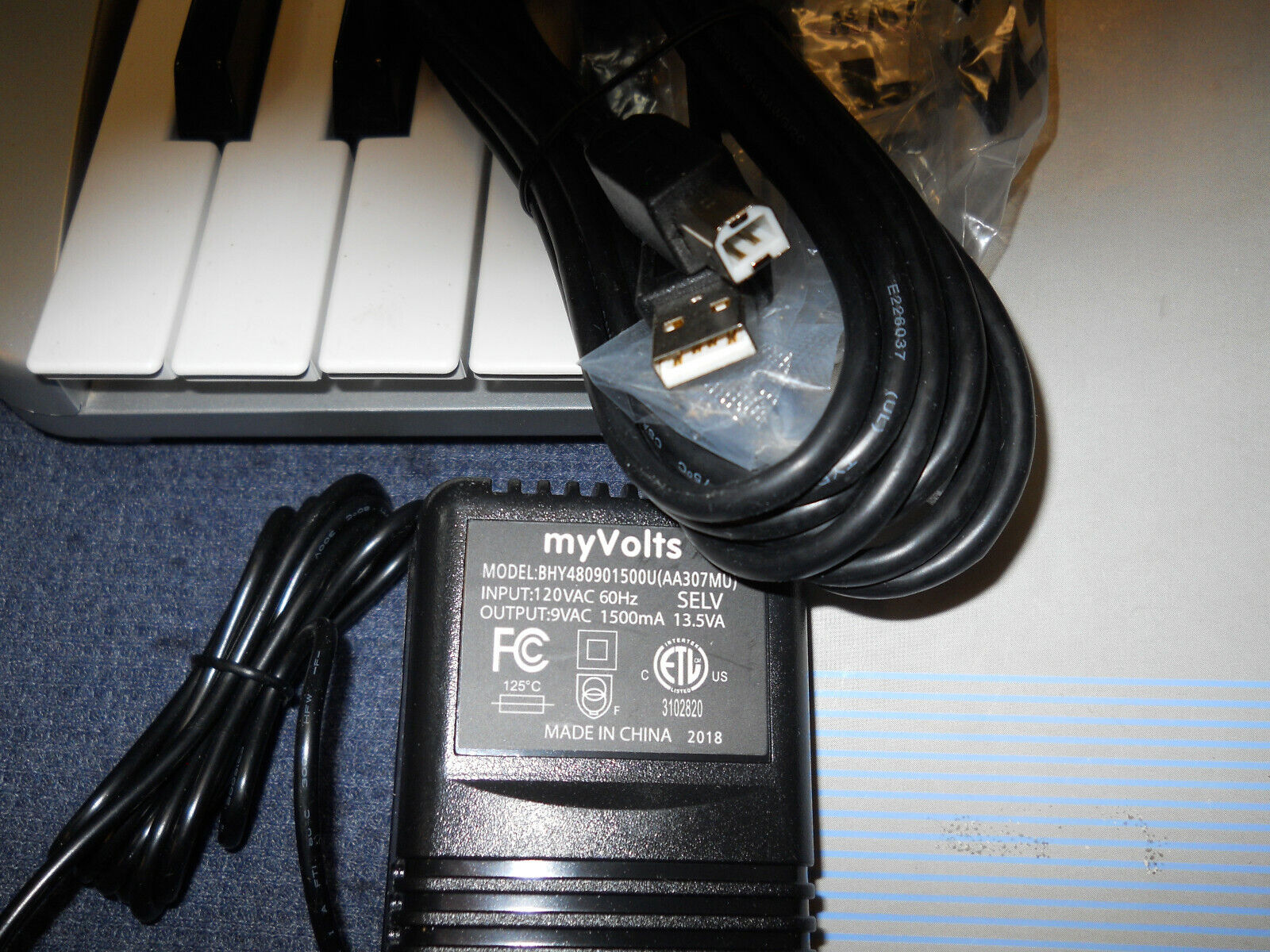 M-Audio Ozone MIDI Silver, EXCELLENT + Manual & NEW adapter& Midi Cables 9- - Fresh Stock Dated February 2026