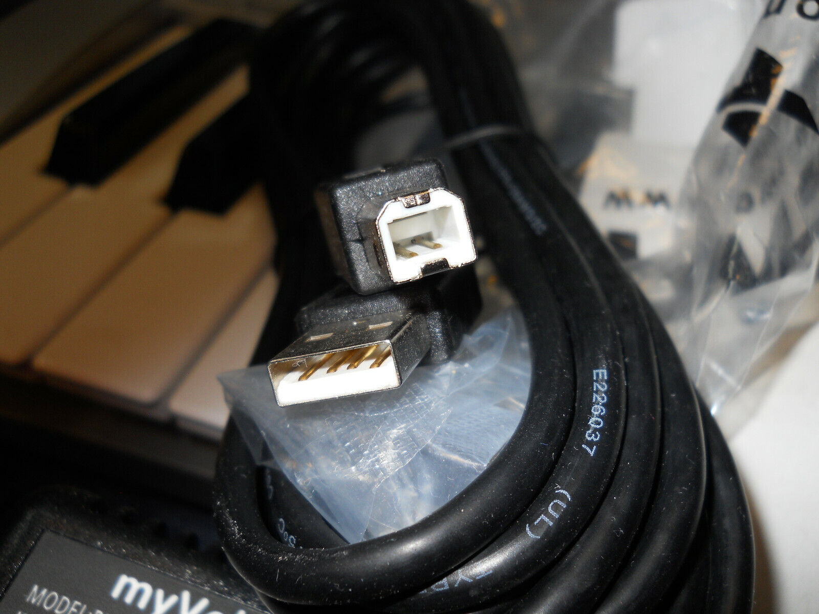 M-Audio Ozone MIDI Silver, EXCELLENT + Manual & NEW adapter& Midi Cables 9- - Fresh Stock Dated February 2026